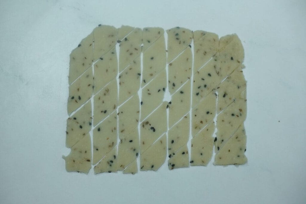 air fryer namak pare nimki cut in diamond shape