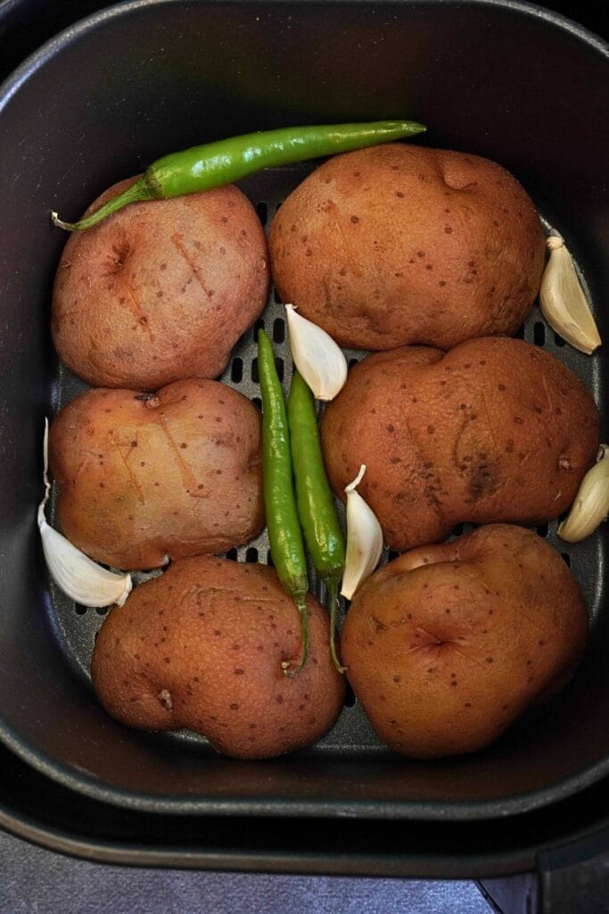 aloo bharta in air fryer basket